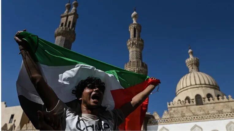 اعتقلت السلطات المصرية بعض من تظاهر نصرة لغزة