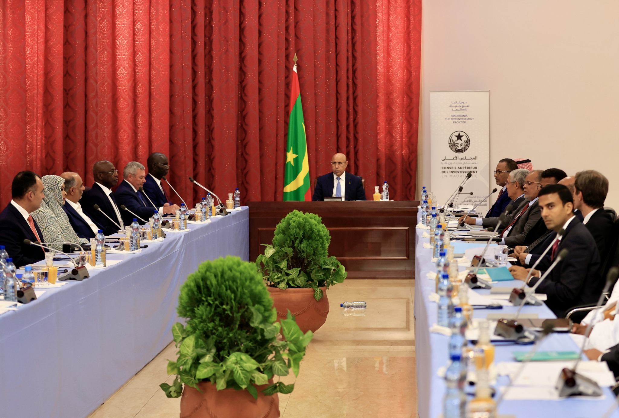رئيس الجمهورية يترأس أول اجتماع للمجلس الأعلى للاستثمار