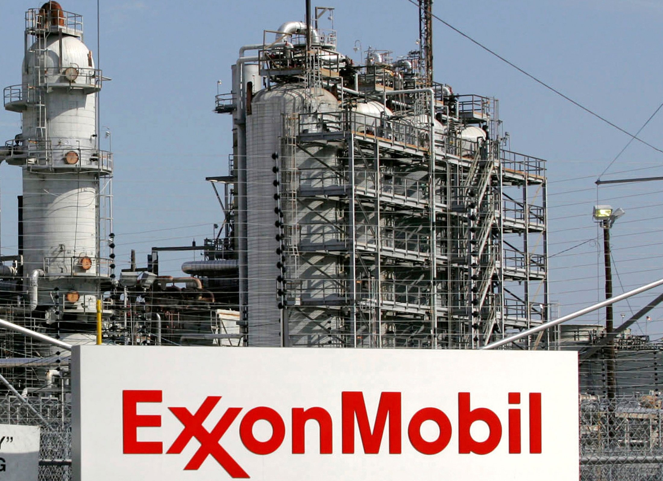  وقعت شركة ExxonMobil على ثلاثة تراخيص للتنقيب عن النفط والغاز في موريتانيا.