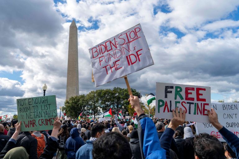 مسلمون أميركيون خلال احتجاج في واشنطن للمطالبة بوقف إطلاق النار في غزة 