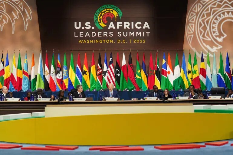 بايدن وعدد من القادة الأفارقة خلال القمة الأميركية الأفريقية في واشنطن
