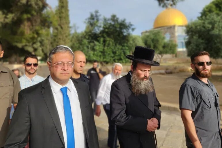 الصهيوني المتطرف بن غفير اقتحم المسجد الأقصى للمرة الثانية منذ توليه منصب وزارة الأمن القومي.