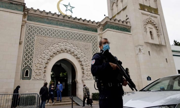 تتسع في فرنسا موجة معاداة الإسلام وكراهية المسلمين